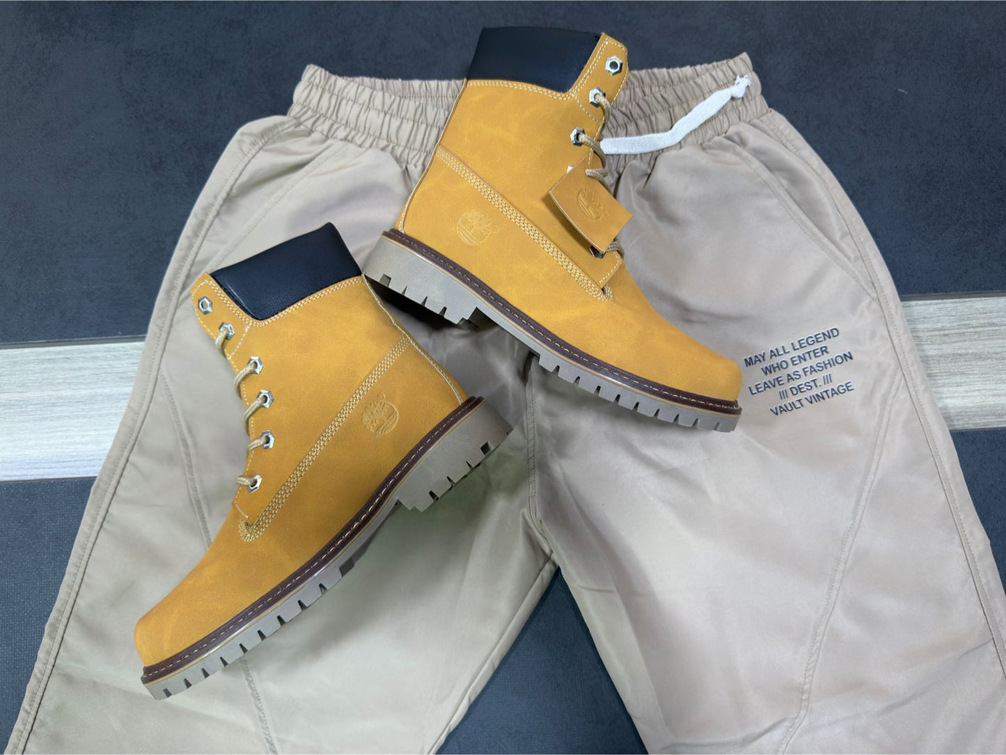 Botas Timberland Clásicas + Jogger Genérico Negro