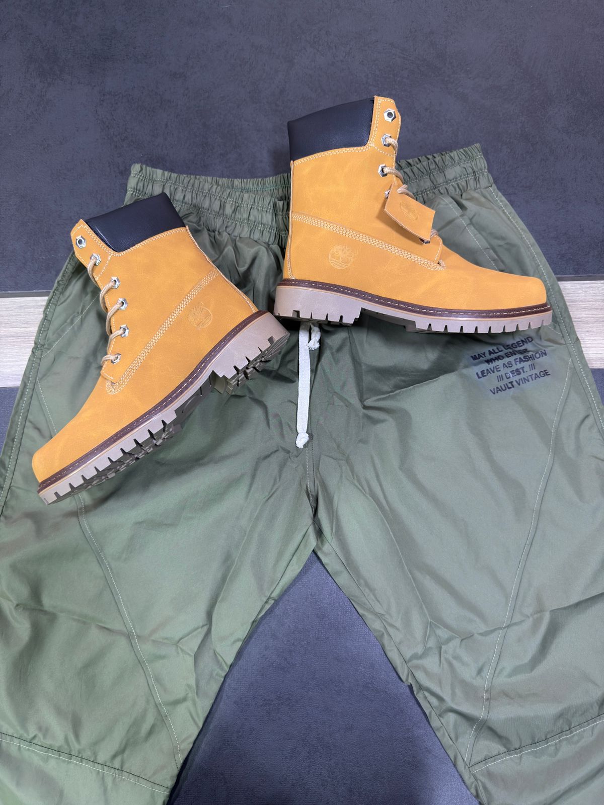 Botas Timberland Clásicas + Jogger Genérico Negro