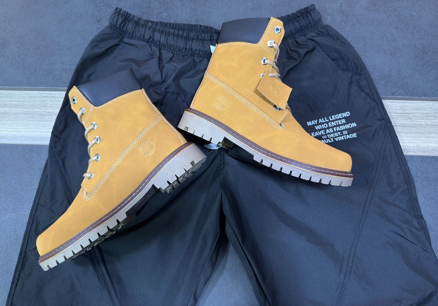 Botas Timberland Clásicas + Jogger Genérico Negro